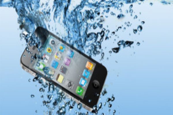 Mit tegyünk, ha mobilunk vizes lesz?